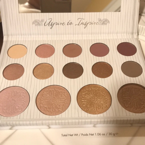 Carly Bybel both palletes never touched - Picture 2 of 4